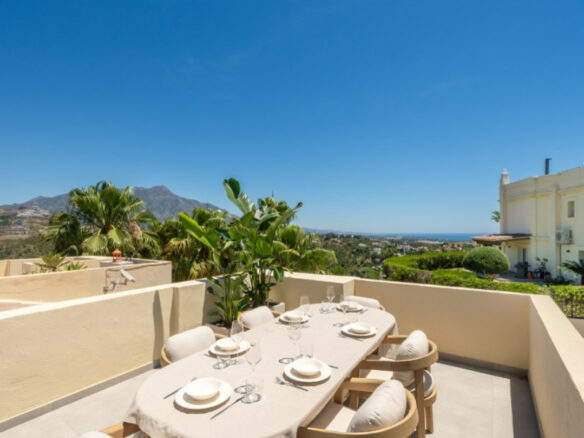 FOR SALE 🏡 Fully Renovated Duplex with Panoramic Views – La Quinta Hills, Benahavís