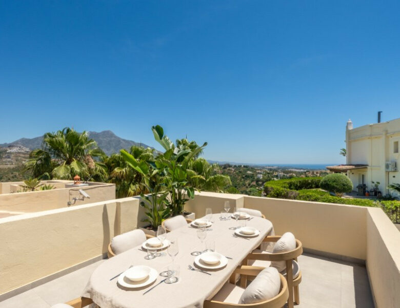 FOR SALE 🏡 Fully Renovated Duplex with Panoramic Views – La Quinta Hills, Benahavís