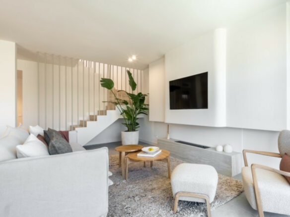 FOR SALE 🏡 Fully Renovated Duplex with Panoramic Views – La Quinta Hills, Benahavís