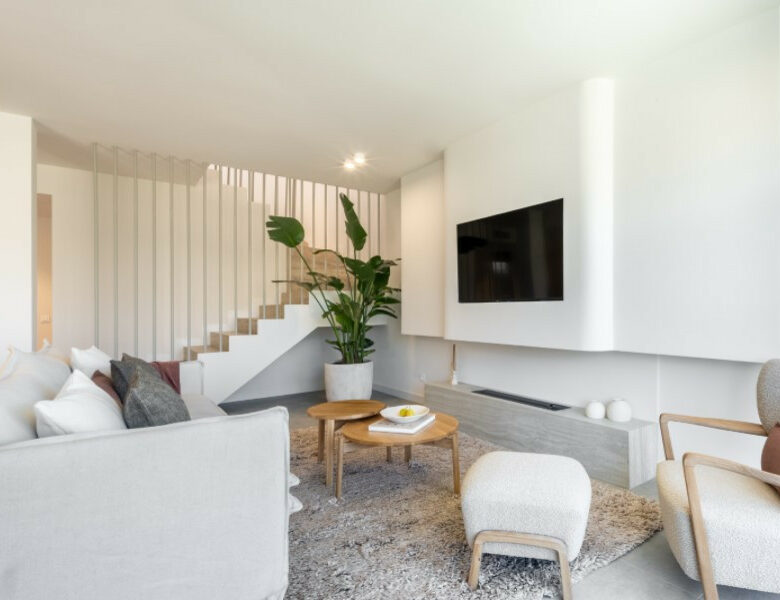 FOR SALE 🏡 Fully Renovated Duplex with Panoramic Views – La Quinta Hills, Benahavís