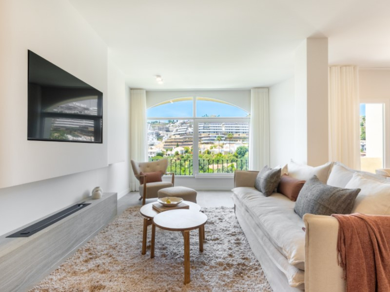 FOR SALE 🏡 Fully Renovated Duplex with Panoramic Views – La Quinta Hills, Benahavís