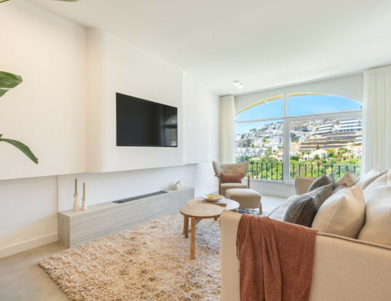 FOR SALE 🏡 Fully Renovated Duplex with Panoramic Views – La Quinta Hills, Benahavís