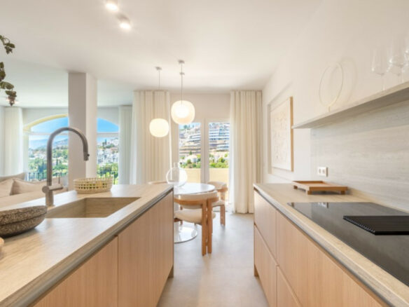 FOR SALE 🏡 Fully Renovated Duplex with Panoramic Views – La Quinta Hills, Benahavís