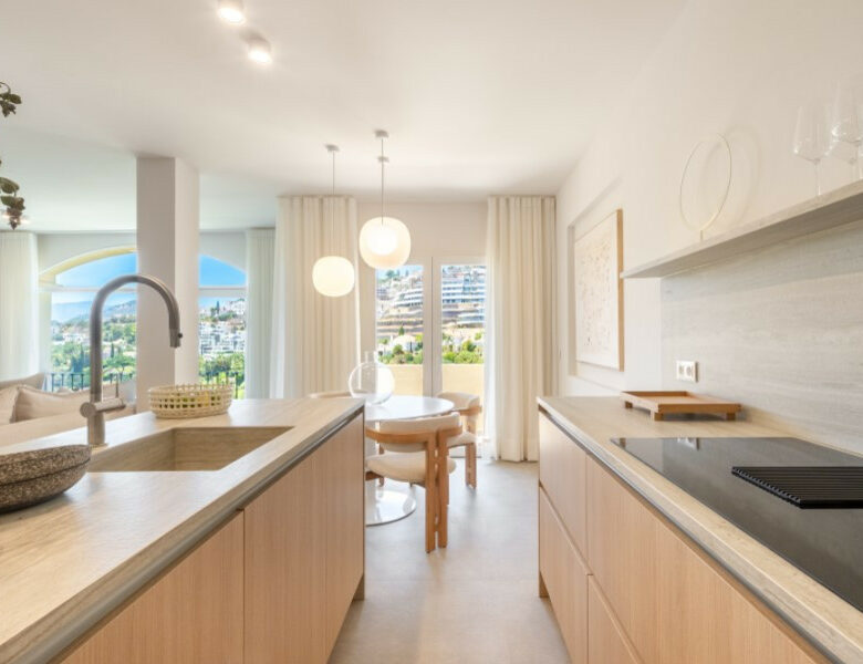 FOR SALE 🏡 Fully Renovated Duplex with Panoramic Views – La Quinta Hills, Benahavís