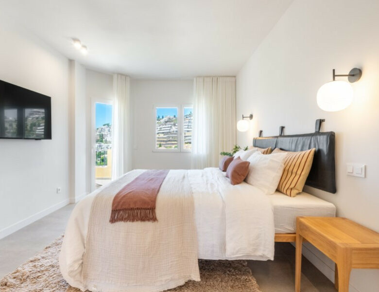 FOR SALE 🏡 Fully Renovated Duplex with Panoramic Views – La Quinta Hills, Benahavís