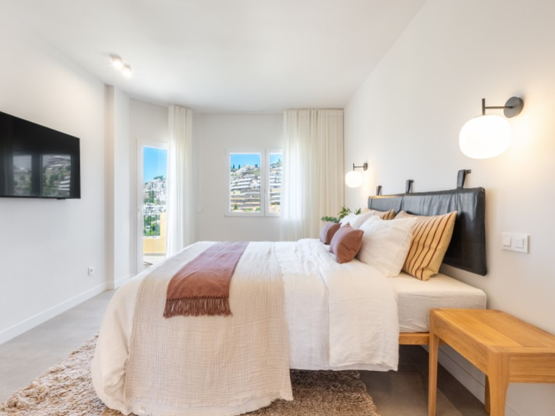 FOR SALE 🏡 Fully Renovated Duplex with Panoramic Views – La Quinta Hills, Benahavís