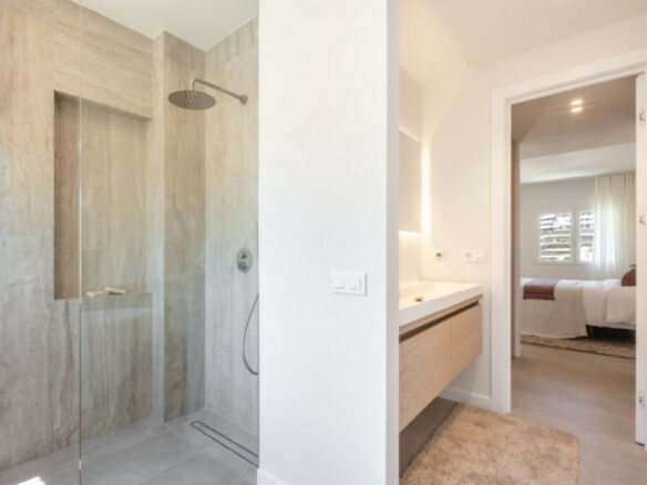 FOR SALE 🏡 Fully Renovated Duplex with Panoramic Views – La Quinta Hills, Benahavís