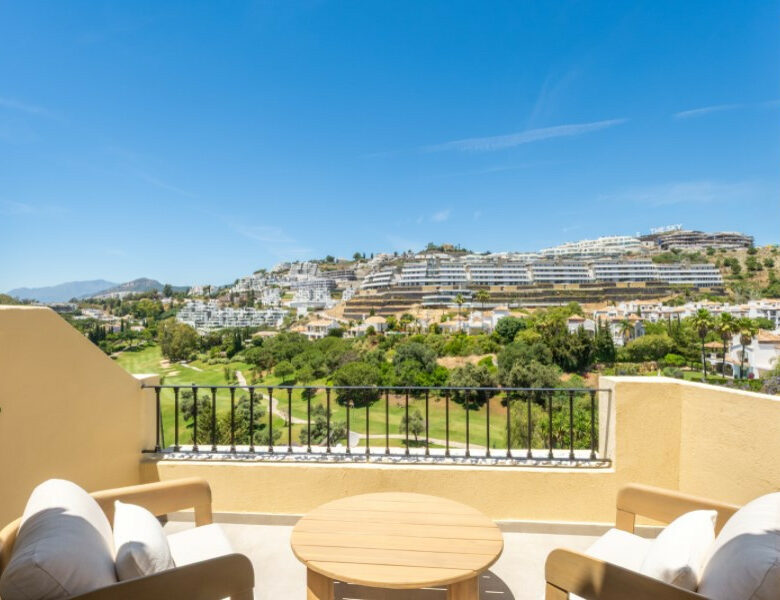 FOR SALE 🏡 Fully Renovated Duplex with Panoramic Views – La Quinta Hills, Benahavís