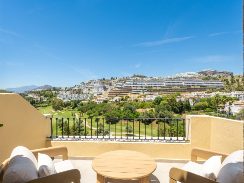 FOR SALE 🏡 Fully Renovated Duplex with Panoramic Views – La Quinta Hills, Benahavís