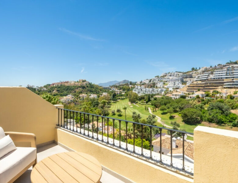 FOR SALE 🏡 Fully Renovated Duplex with Panoramic Views – La Quinta Hills, Benahavís