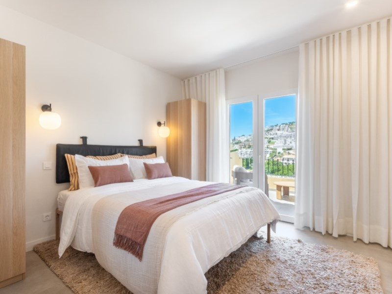FOR SALE 🏡 Fully Renovated Duplex with Panoramic Views – La Quinta Hills, Benahavís
