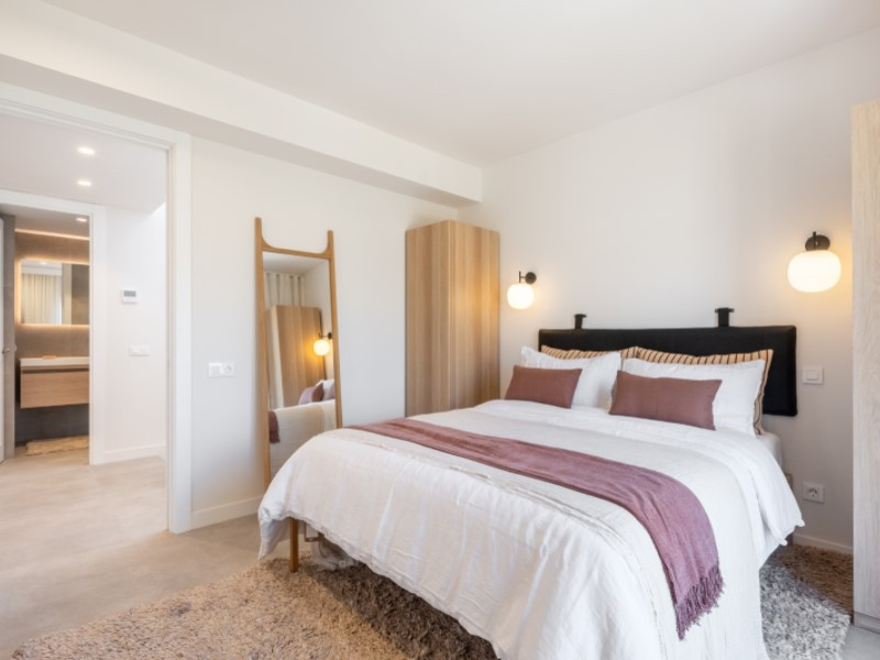 FOR SALE 🏡 Fully Renovated Duplex with Panoramic Views – La Quinta Hills, Benahavís