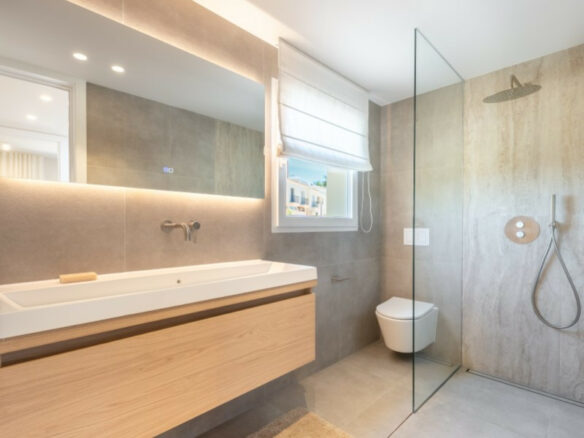 FOR SALE 🏡 Fully Renovated Duplex with Panoramic Views – La Quinta Hills, Benahavís