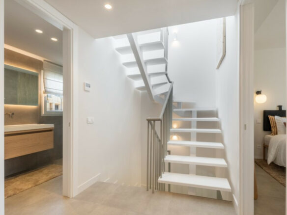 FOR SALE 🏡 Fully Renovated Duplex with Panoramic Views – La Quinta Hills, Benahavís