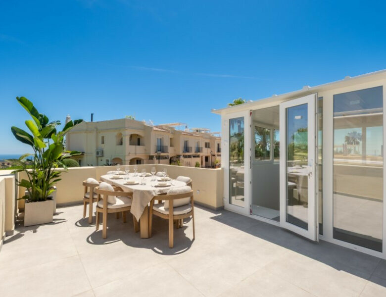 FOR SALE 🏡 Fully Renovated Duplex with Panoramic Views – La Quinta Hills, Benahavís
