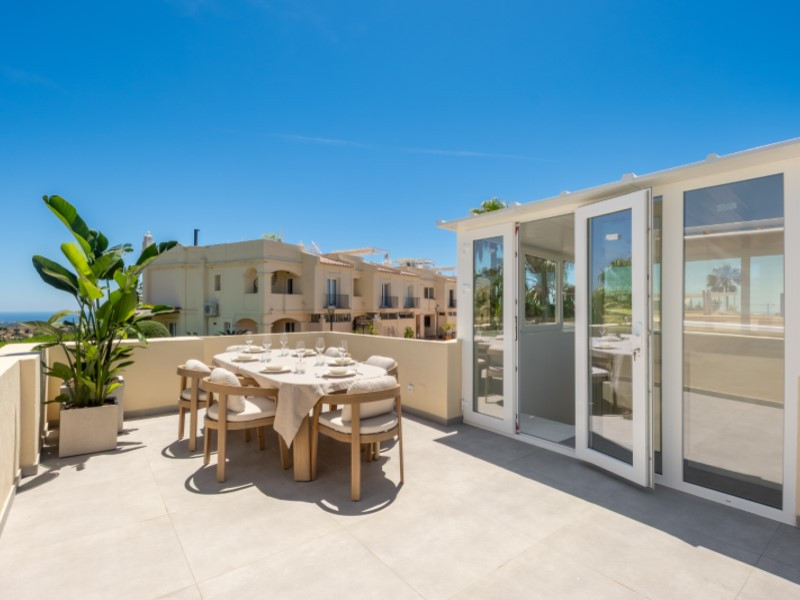 FOR SALE 🏡 Fully Renovated Duplex with Panoramic Views – La Quinta Hills, Benahavís