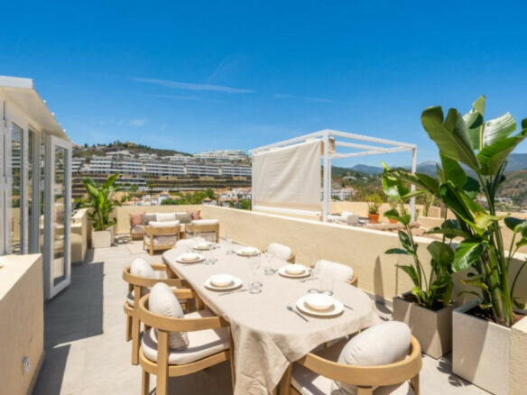 FOR SALE 🏡 Fully Renovated Duplex with Panoramic Views – La Quinta Hills, Benahavís