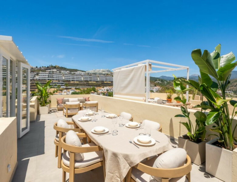 FOR SALE 🏡 Fully Renovated Duplex with Panoramic Views – La Quinta Hills, Benahavís