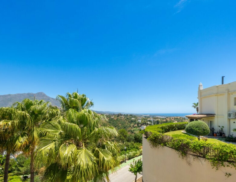 FOR SALE 🏡 Fully Renovated Duplex with Panoramic Views – La Quinta Hills, Benahavís