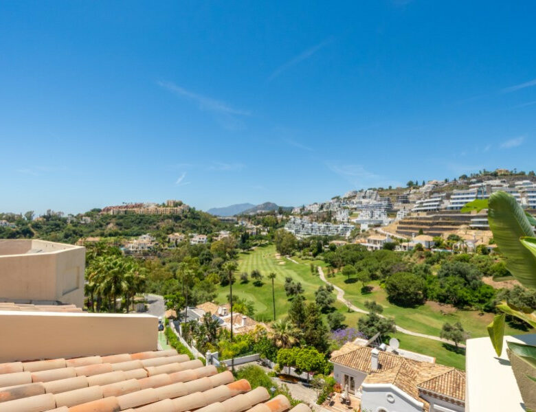 FOR SALE 🏡 Fully Renovated Duplex with Panoramic Views – La Quinta Hills, Benahavís