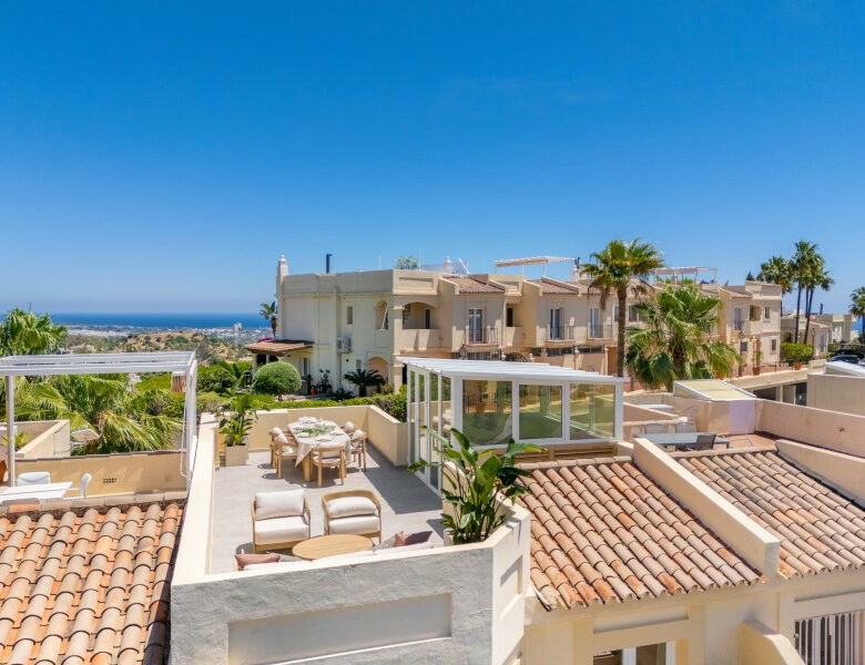 FOR SALE 🏡 Fully Renovated Duplex with Panoramic Views – La Quinta Hills, Benahavís