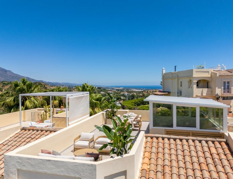 FOR SALE 🏡 Fully Renovated Duplex with Panoramic Views – La Quinta Hills, Benahavís