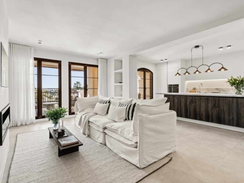 FOR SALE 🏡 Renovated Ground Floor Apartment – Las Jacarandas, Los Arqueros, Benahavís
