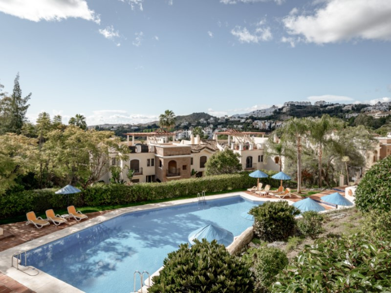 FOR SALE 🏡 Renovated Ground Floor Apartment – Las Jacarandas, Los Arqueros, Benahavís