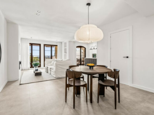 FOR SALE 🏡 Renovated Ground Floor Apartment – Las Jacarandas, Los Arqueros, Benahavís