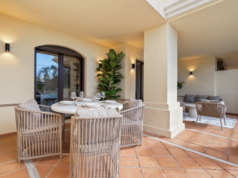 FOR SALE 🏡 Renovated Ground Floor Apartment – Las Jacarandas, Los Arqueros, Benahavís