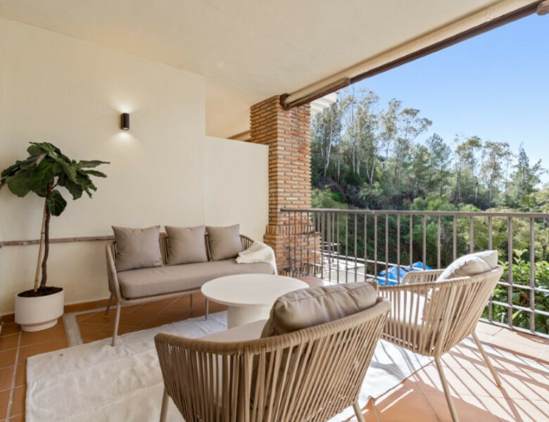 FOR SALE 🏡 Renovated Ground Floor Apartment – Las Jacarandas, Los Arqueros, Benahavís