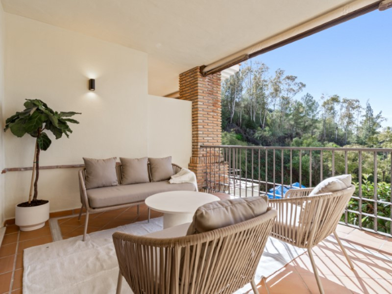 FOR SALE 🏡 Renovated Ground Floor Apartment – Las Jacarandas, Los Arqueros, Benahavís