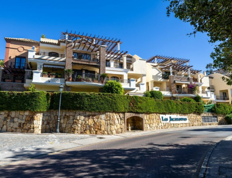 FOR SALE 🏡 Renovated Ground Floor Apartment – Las Jacarandas, Los Arqueros, Benahavís