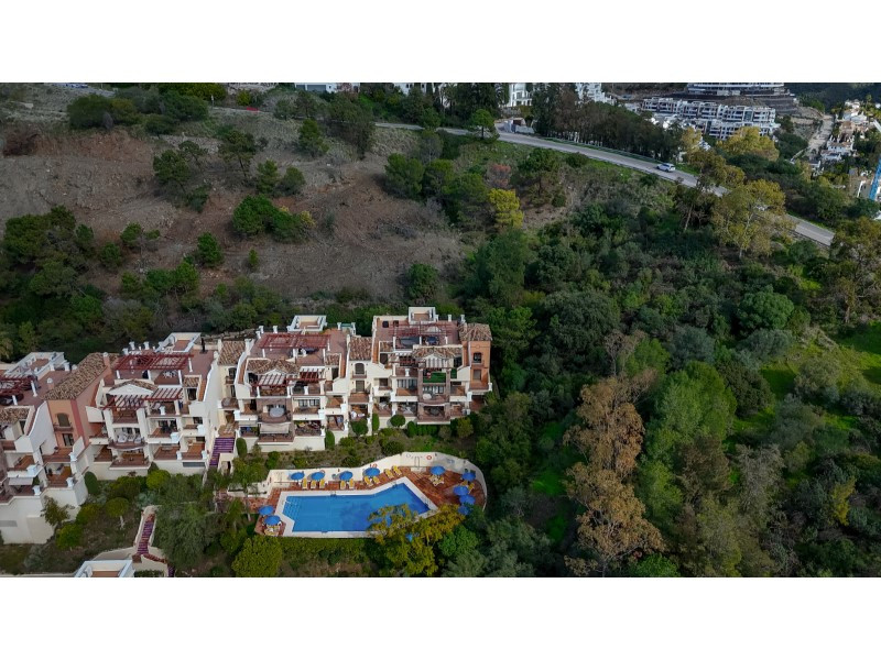 FOR SALE 🏡 Renovated Ground Floor Apartment – Las Jacarandas, Los Arqueros, Benahavís