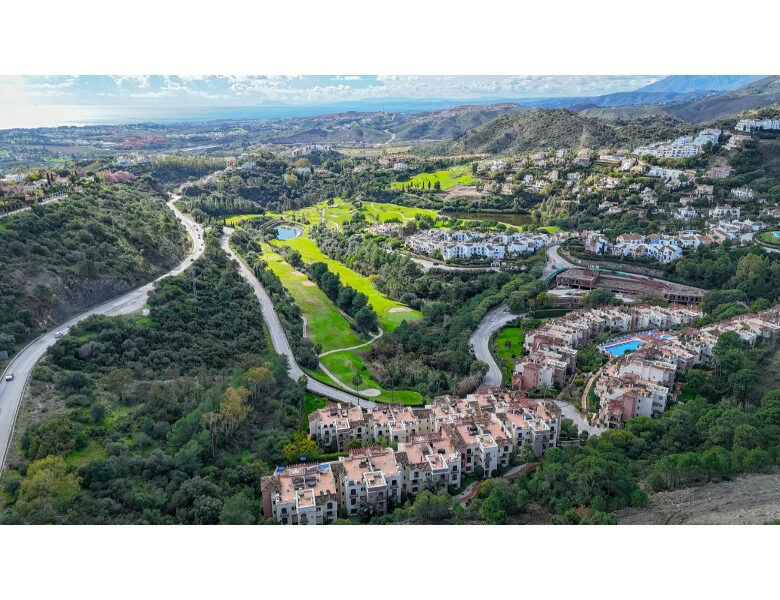 FOR SALE 🏡 Renovated Ground Floor Apartment – Las Jacarandas, Los Arqueros, Benahavís