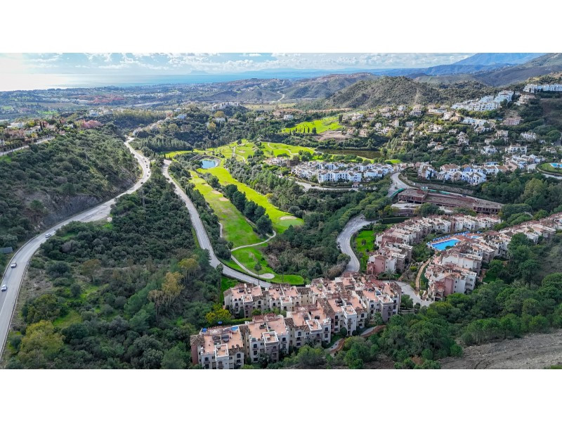 FOR SALE 🏡 Renovated Ground Floor Apartment – Las Jacarandas, Los Arqueros, Benahavís