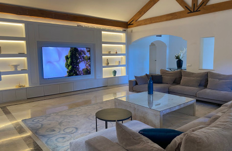 FOR SALE 🏡 Elegant Private Villa on a Large Plot – Monte Biarritz, Estepona East