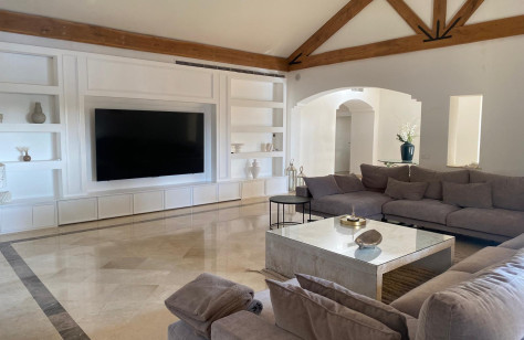 FOR SALE 🏡 Elegant Private Villa on a Large Plot – Monte Biarritz, Estepona East