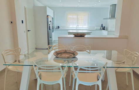 FOR SALE 🏡 Elegant Private Villa on a Large Plot – Monte Biarritz, Estepona East