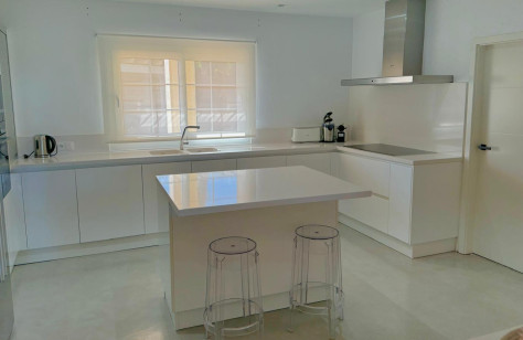 FOR SALE 🏡 Elegant Private Villa on a Large Plot – Monte Biarritz, Estepona East