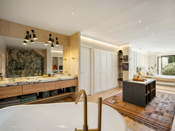 FOR SALE 🏡 Renovated Townhouse with Sea Views – Golden Mile, Marbella