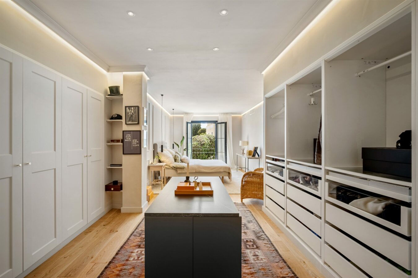FOR SALE 🏡 Renovated Townhouse with Sea Views – Golden Mile, Marbella