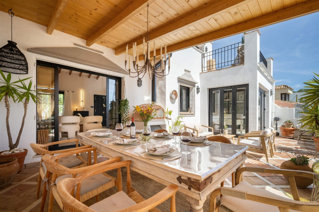 FOR SALE 🏡 Renovated Townhouse with Sea Views – Golden Mile, Marbella