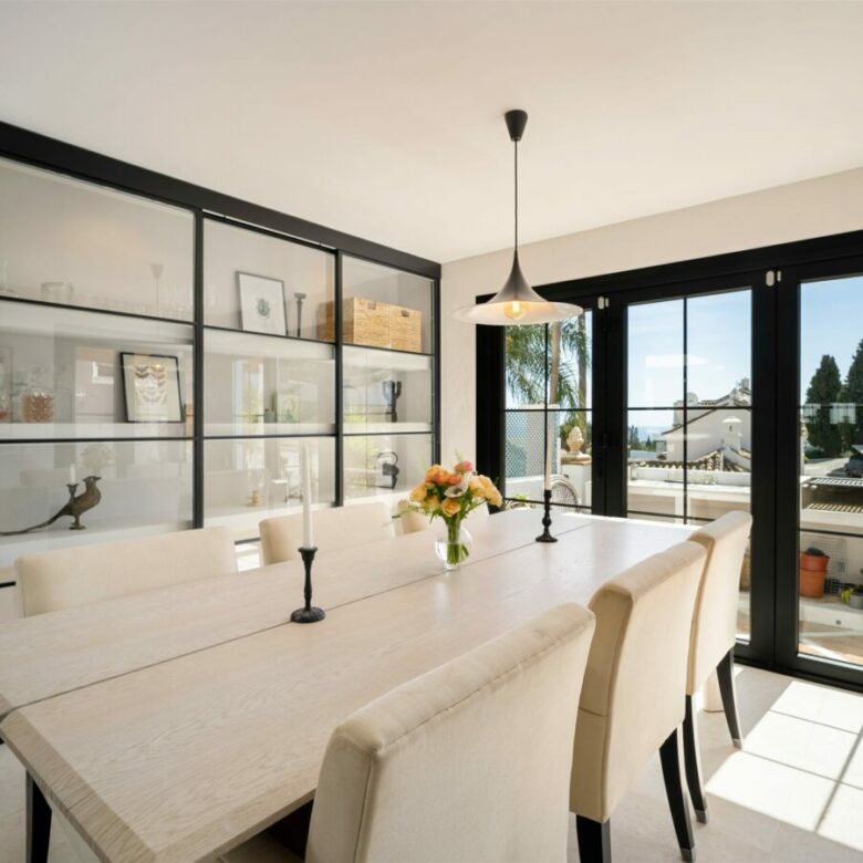 FOR SALE 🏡 Renovated Townhouse with Sea Views – Golden Mile, Marbella