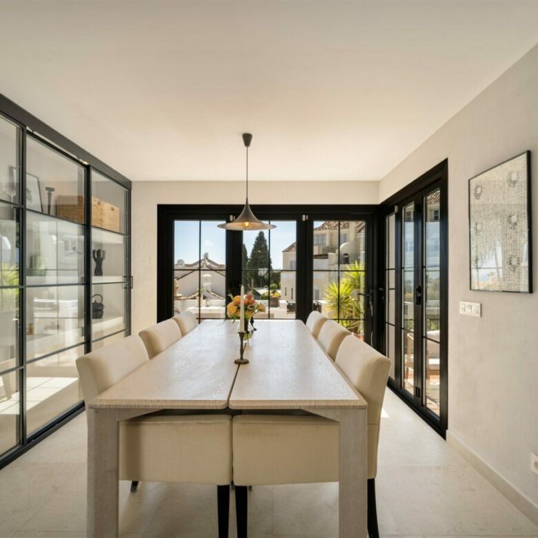 FOR SALE 🏡 Renovated Townhouse with Sea Views – Golden Mile, Marbella