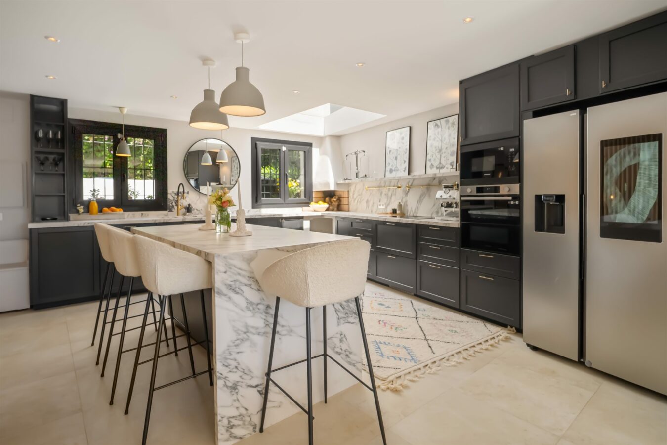 FOR SALE 🏡 Renovated Townhouse with Sea Views – Golden Mile, Marbella