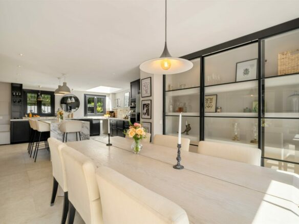 FOR SALE 🏡 Renovated Townhouse with Sea Views – Golden Mile, Marbella
