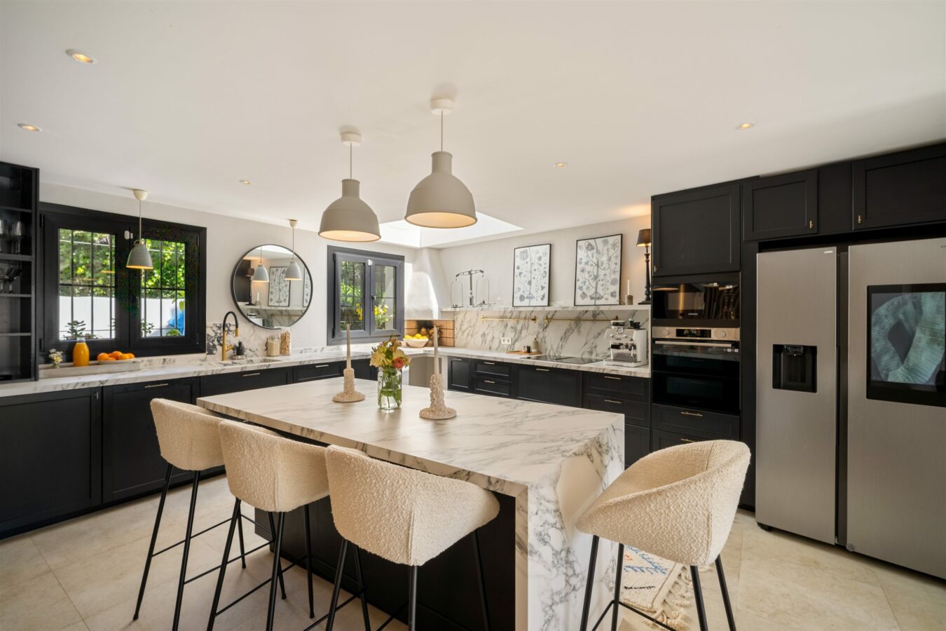 FOR SALE 🏡 Renovated Townhouse with Sea Views – Golden Mile, Marbella