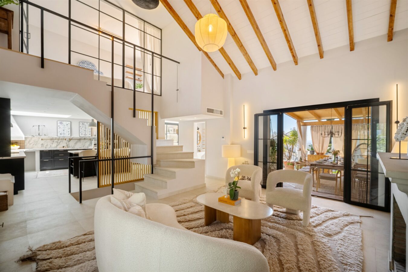 FOR SALE 🏡 Renovated Townhouse with Sea Views – Golden Mile, Marbella