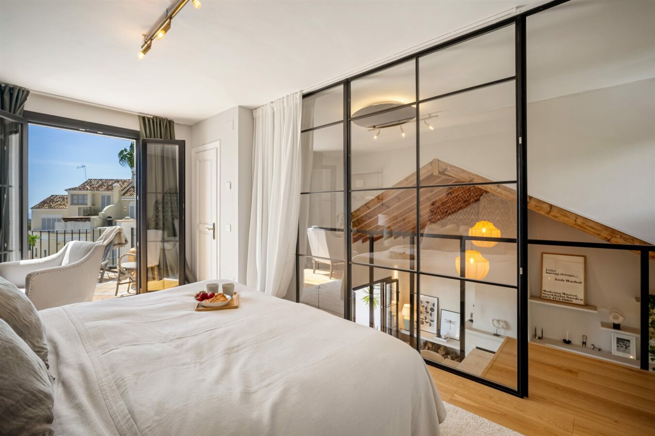 FOR SALE 🏡 Renovated Townhouse with Sea Views – Golden Mile, Marbella